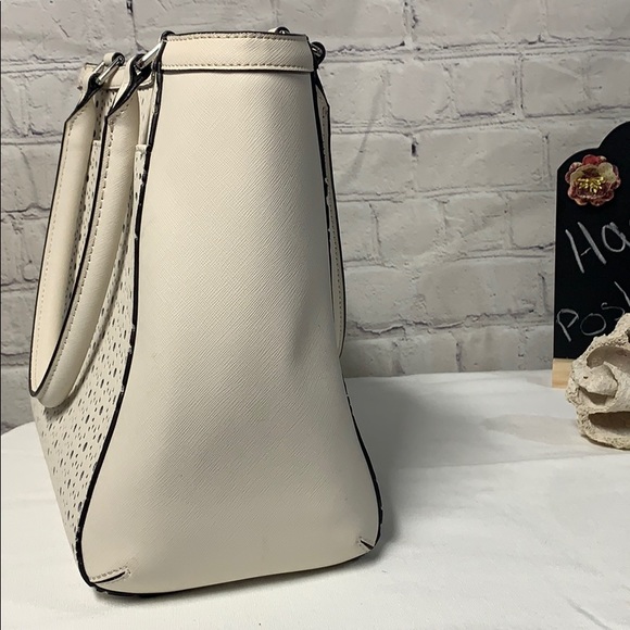 Calvin Klein Women’s medium sized bag - Picture 3 of 14